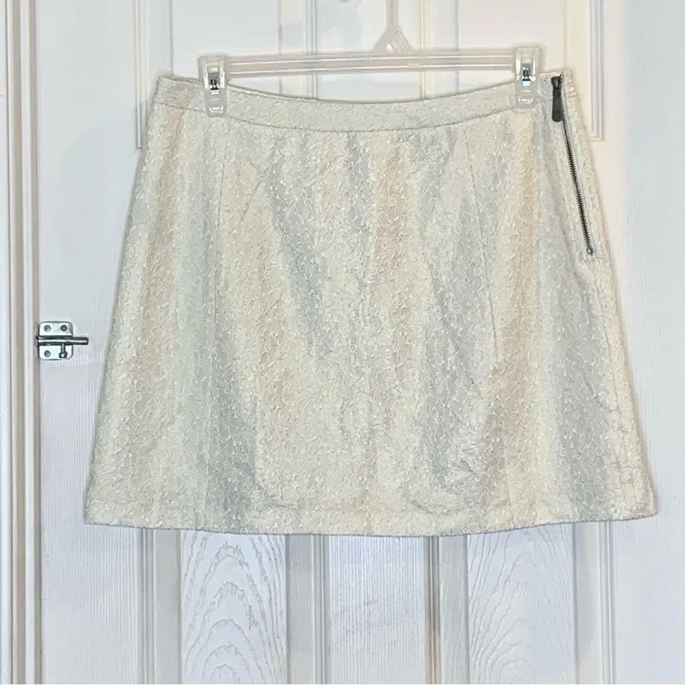 vince camuto women's ivory lace mini skirt Size 14